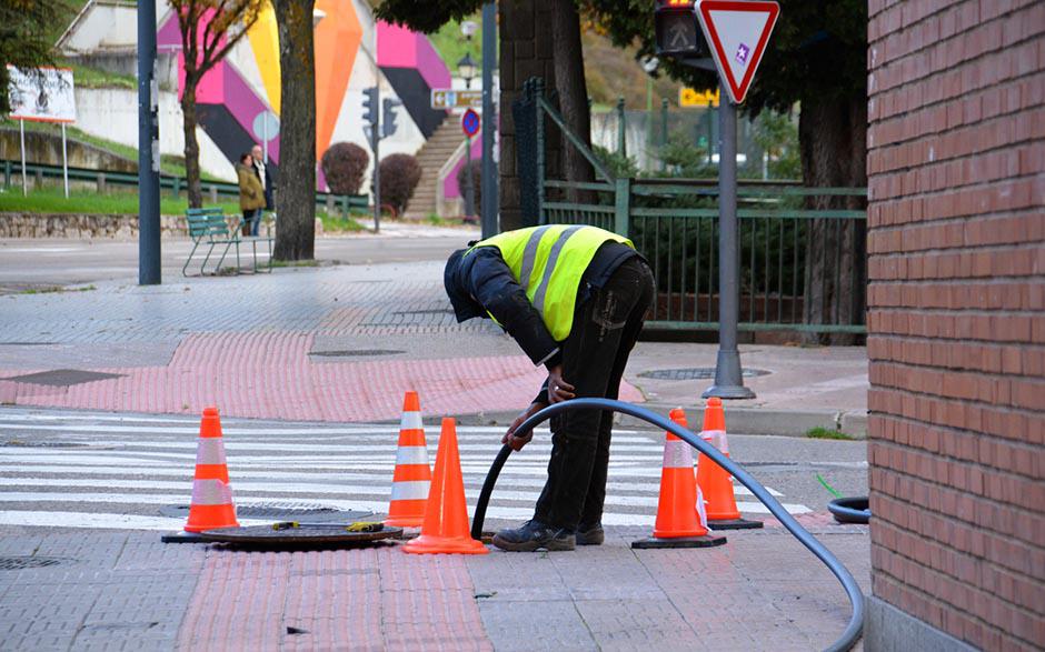 comment déboucher un évier Courbevoie
